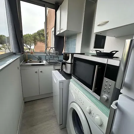 2 Pieces, Piscine Et Parking, Saint Pierre La - Fr-1-229d-163 * Fleury (Aude)